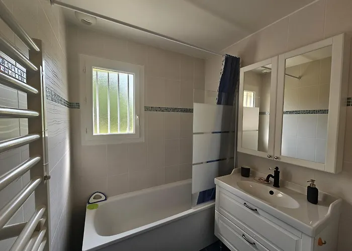 Calme Et Vue Panoramique Champs Et La Sarthe Nyaraló *